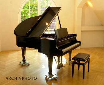 Steinway & Sons M-170