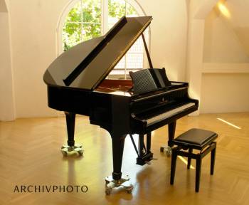 Steinway & Sons S-155