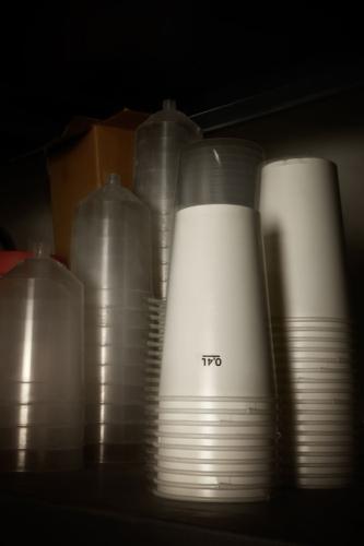 Mischbecher aus Pappe und Plastik