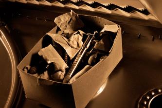 Gussplattenschrauben und Gussplatte und Langsteg