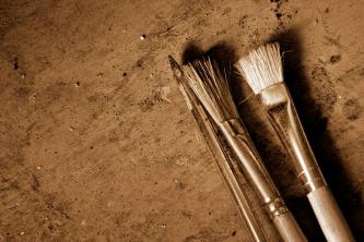 Pinsel auf der Hobelbank