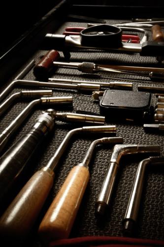 Schublade, Stimmhammer und Drehmomentmesser