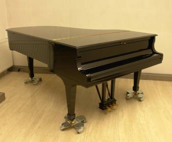Steinway & Sons B-211