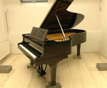 Steinway & Sons B-211