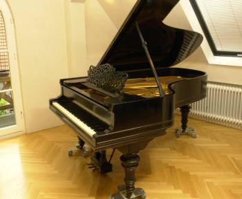 Steinway & Sons B-211