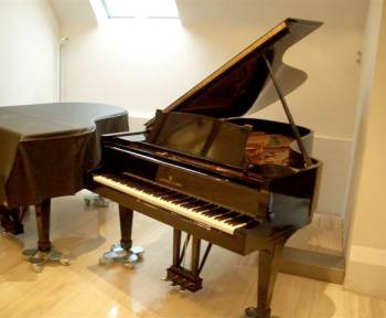 Steinway & Sons B-211