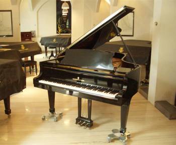 Steinway & Sons B-211
