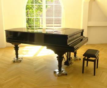 Steinway & Sons B-211