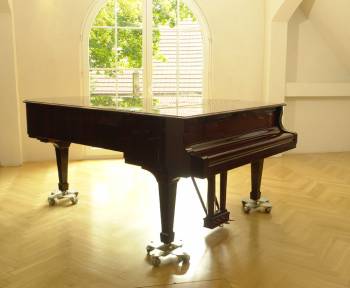 Steinway & Sons B-211