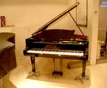 Steinway & Sons B-211