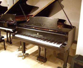 Steinway & Sons B-211