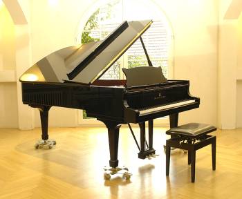 Steinway & Sons B-211