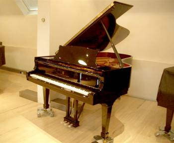 Steinway & Sons B-211