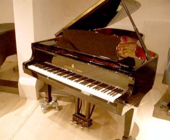 Steinway & Sons B-211