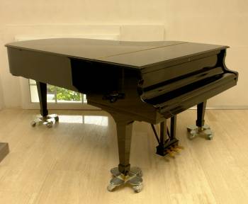 Steinway & Sons B-211