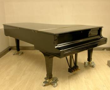 Steinway & Sons D-274 Concert Grand