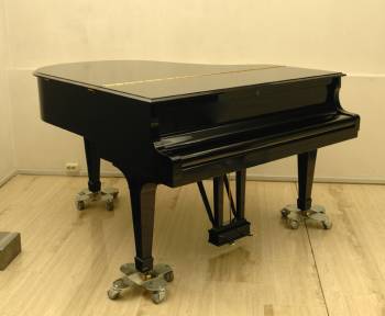 Steinway & Sons M-170