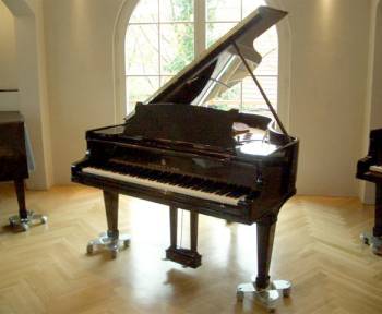 Steinway & Sons M-170