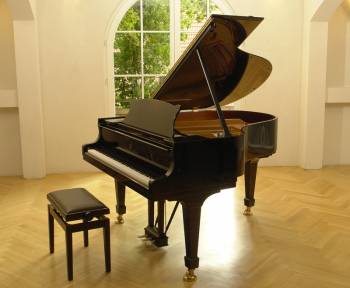 Steinway & Sons M-170