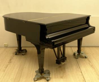Steinway & Sons M-170