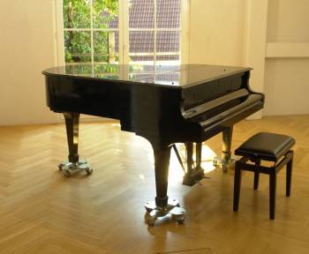 Steinway & Sons M-170