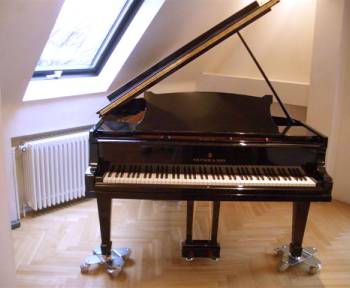 Steinway & Sons M-170