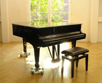 Steinway & Sons M-170