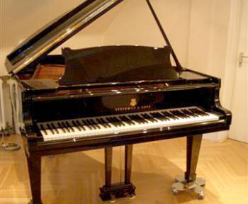 Steinway & Sons M-170