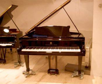 Steinway & Sons M-170