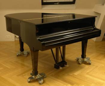 Steinway & Sons M-170