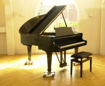 Steinway & Sons M-170