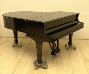 Steinway & Sons O-180