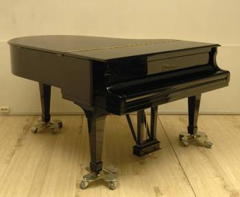 Steinway & Sons O-180