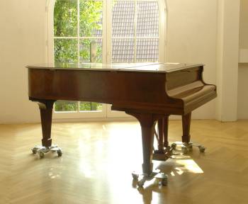 Steinway & Sons O-180