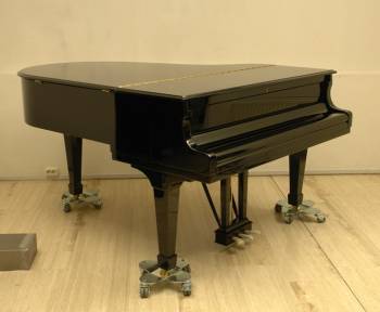 Steinway & Sons O-180