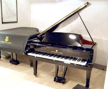 Steinway & Sons O-180
