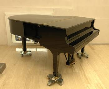 Steinway & Sons O-180