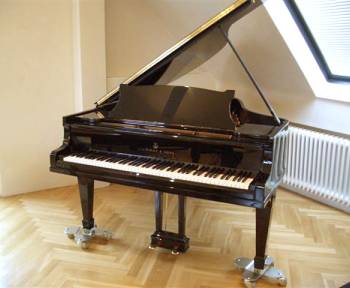 Steinway & Sons O-180