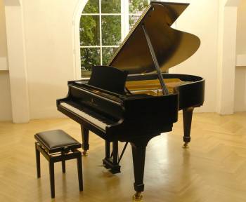 Steinway & Sons O-180