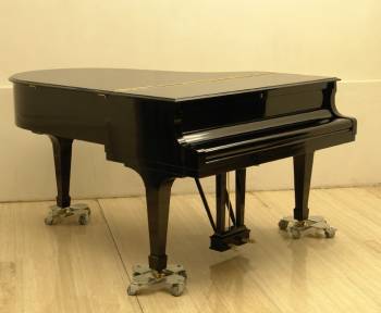 Steinway & Sons O-180