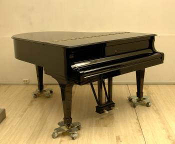 Steinway & Sons O-180