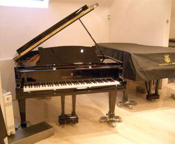 Steinway & Sons O-180