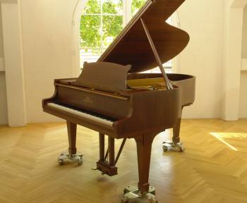 Steinway & Sons O-180