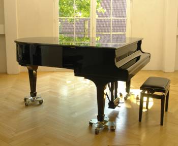 Steinway & Sons O-180