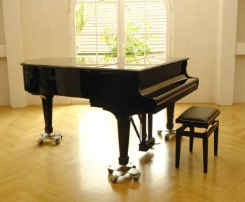 Steinway & Sons O-180