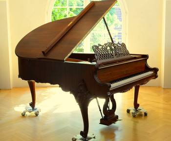 Steinway & Sons O-180