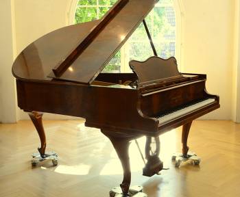 Steinway & Sons O-180