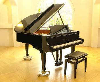 Steinway & Sons O-180
