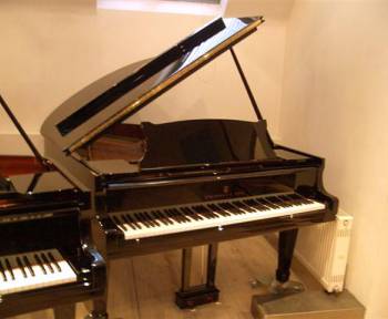 Steinway & Sons O-180