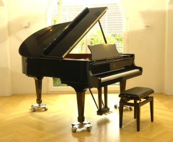 Steinway & Sons O-180